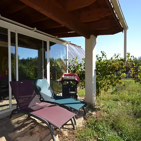 Σπίτι διακοπών Amazing In With Large Garden Lanas