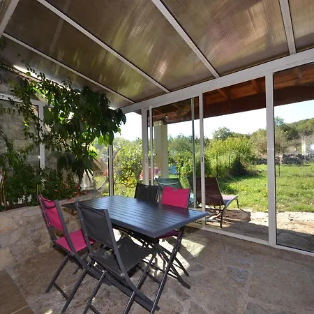 Casa de Férias Amazing In With Large Garden Lanas